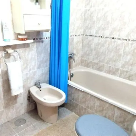 Cristianos, In Shared Apartament